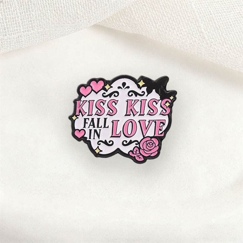 Embroidery Kiss - Kiss Kiss Fall In Love Badge