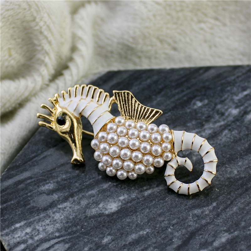 Vintage Animal Brooch Collecti - Embroidery Unicorn review and price