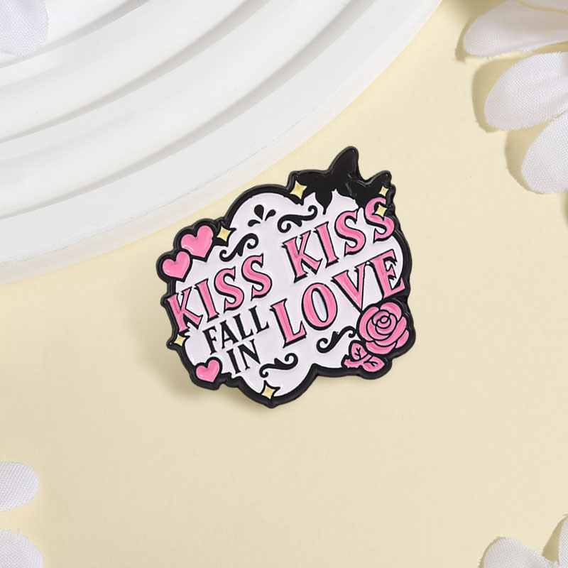 Kiss Kiss Fall In Love Badge P - Embroidery Kiss review and price